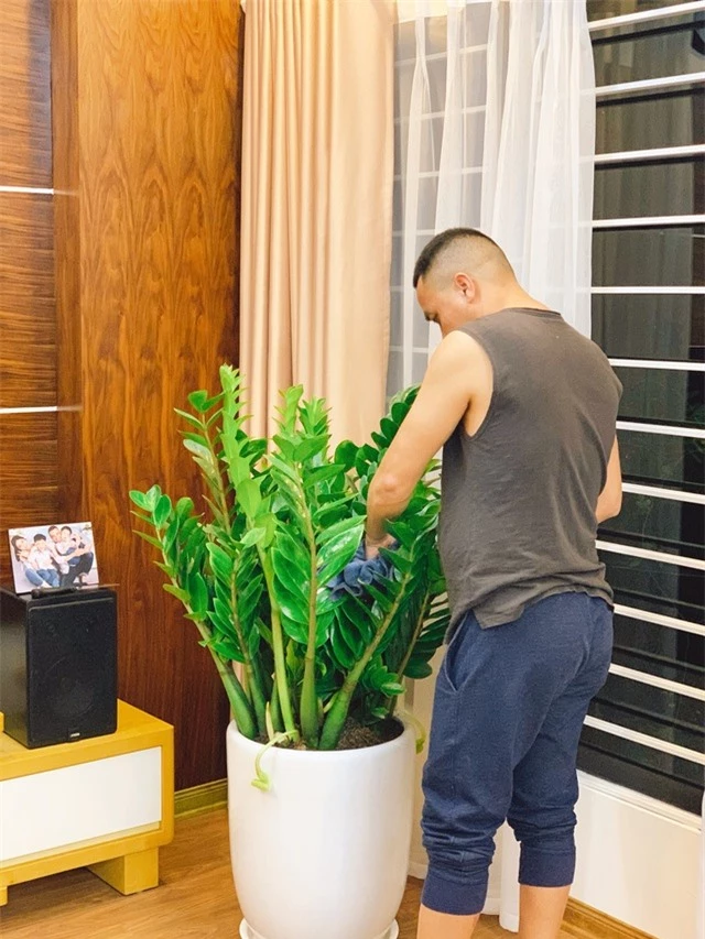Ngắm ban công đầy hoa trong căn hộ của vợ chồng MC Hoàng Linh - 12