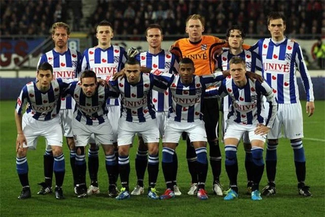 Văn Hậu và đồng đội bị giảm lương ở Heerenveen - 1