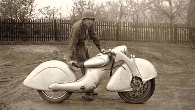 Đội ngũ kỹ sư Killinger and Freund Motorcycle đã tạo ra chiếc xe máy dẫn động bánh trước dựa trên chiếc Megola của Đức. Ảnh: PicSayAll.