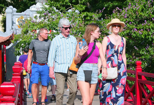 Giảm 94% khách quốc tế đến Việt Nam trong tháng 4