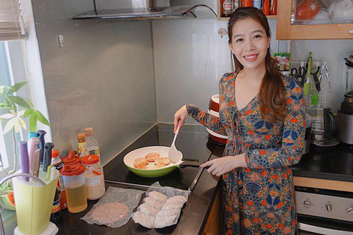 Nh&#xE0; n&#x1EEF; MC VTV &#x111;&#x1EA3;m c&#x1EA3; m&#x1EB9; c&#x1EA3; con, b&#x1EEF;a c&#x1A1;m &quot;nhanh nh&#x1B0; ch&#x1EDB;p&quot; m&#xE0; ai nh&#xEC;n c&#x169;ng xu&#xFD;t xoa