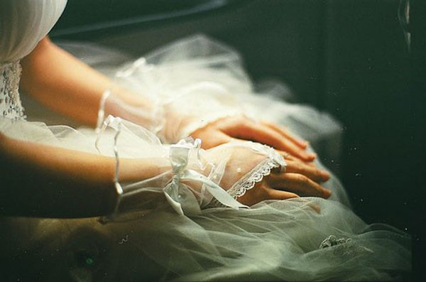 Bị mẹ chồng tương lai ép nghỉ việc, ở nhà sinh con, nữ trưởng phòng phải vào viện tâm thần