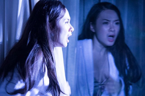 Vì sao ông bà ta cấm con cháu soi gương vào ban đêm nhất là mồng 1 đầu tháng?