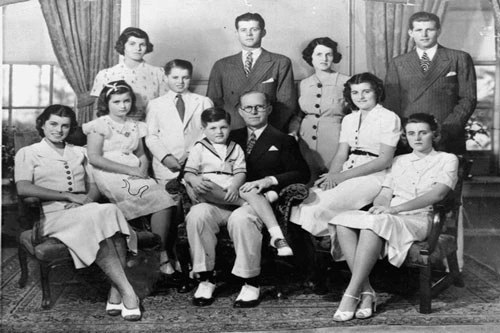 Gia tộc Kennedy được cho là đã chịu một lời nguyền trong suốt nhiều thế hệ. Ảnh: Boston Globe.