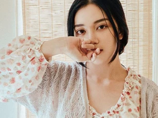Phụ nữ khí chất: Bước ra đường là phải mang đủ 4 thứ này