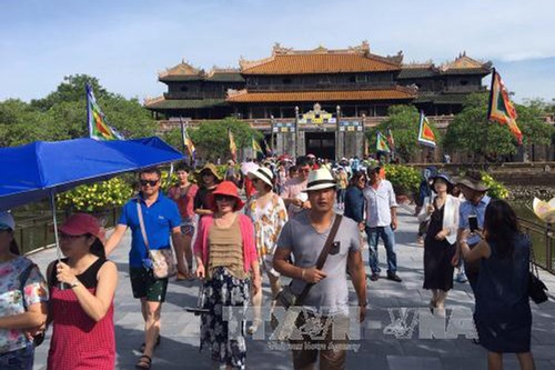 Du khách chọn đi du lịch tự túc dịp nghỉ lễ 30/4 - 1/5