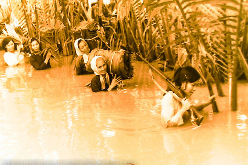 Những hình ảnh chưa từng công bố về phụ nữ ở chiến trường Đông Nam bộ trước năm 1975