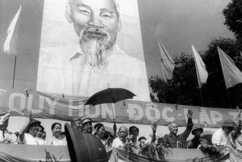 Những khoảnh khắc lịch sử ngày giải phóng Sài Gòn trên báo chí quốc tế