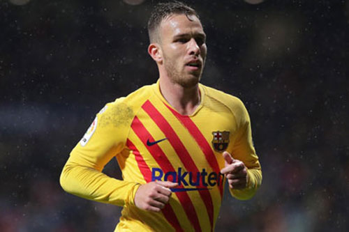 Barca đòi bán dù Arthur muốn ở lại