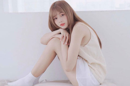 Sau 7 năm, "búp bê ảnh thẻ" vẫn đẹp thơ ngây, quyến rũ