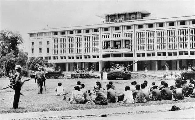 Những khoảnh khắc lịch sử ngày giải phóng Sài Gòn trên báo chí quốc tế - 3