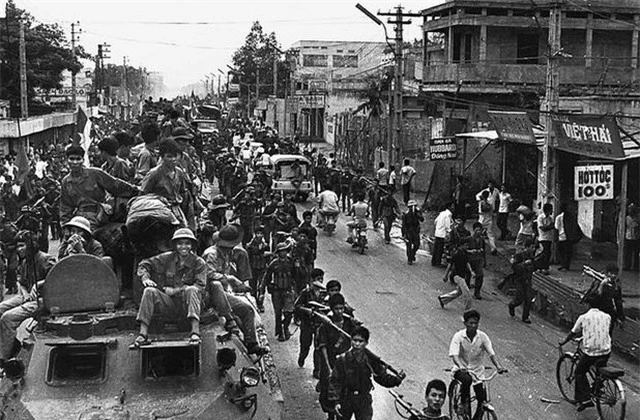 Những khoảnh khắc lịch sử ngày giải phóng Sài Gòn trên báo chí quốc tế - 8