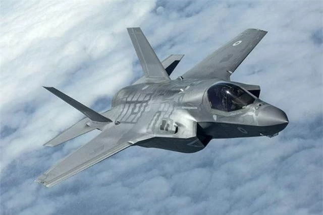 To hopEW Nga Bylina buoc F-35, F-22 ve xuong sua chua