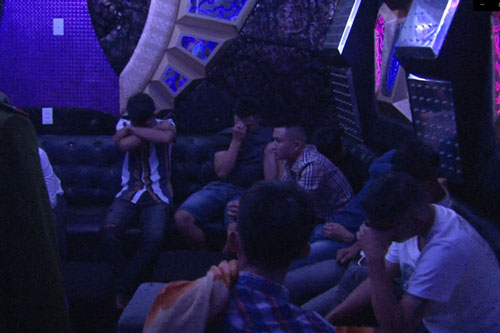 Đắk Nông: Khách hát và chủ quán karaoke cùng sử dụng ma túy