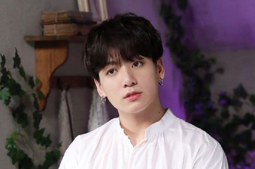 Jungkook (BTS) tiếp tục lọt đề cử top 100 gương mặt nam đẹp nhất 2020