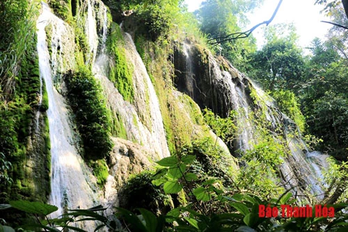 Thác Đẹn - một thắng cảnh tuyệt đẹp, hấp dẫn nằm trên địa bàn xã Thành Minh, huyện Thạch Thành.