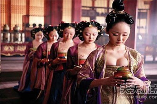 Rùng mình trước muôn kiểu kiểm tra "sự trong trắng" của phụ nữ thời xưa