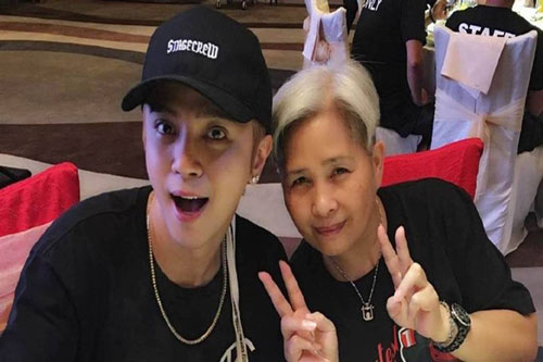 La Chí Tường cầu xin cư dân mạng không "tấn công" mẹ mình sau bê bối ngoại tình