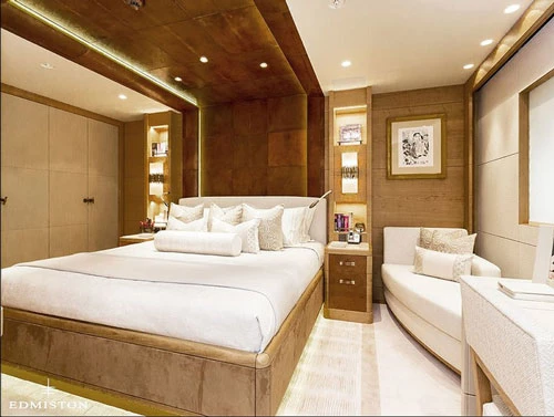 Các phòng ngủ phụ trang nhã cũng được trang bị đầy đủ những tiện nghi sang trọng để phục vụ tốt nhất cho các hành khách.