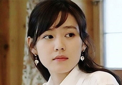 Ảnh Son Ye Jin trong 'Hương Mùa Hè' gây sốt trở lại, tô son nhạt - để tóc sến vẫn toát lên vẻ ngoài thuần khiết 'lay động' lòng người