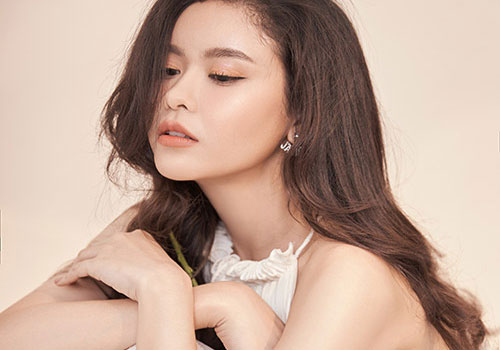 Nhan sắc Trương Quỳnh Anh tuổi 31