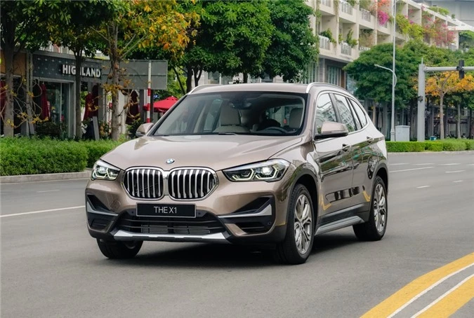 Ra mắt lần đầu tiên vào năm 2015, BMW X1 là mẫu xe hướng đến khách hàng trẻ tuổi, thể thao và năng động. Chiếc X1 vừa được ra mắt tại Việt Nam là phiên bản facelift, được giới thiệu trên thế giới hồi tháng 8/2019.