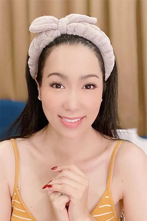NSƯT Trịnh Kim Chi ở nhà dưỡng da.