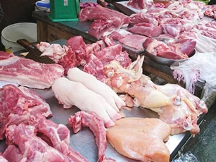 Giá thịt lợn vẫn cao dù nguồn cung dồi dào