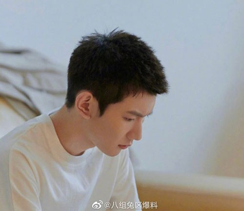 Ngô Diệc Phàm, Dương Dương vẫn đẹp trai khi cắt đầu đinh kén mặt