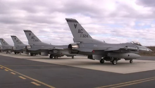 Các tiêm kích F-16 Fighting Falcon của Không lực Hoa Kỳ sẽ nhận được gói nâng cấp phần mềm mới. Ảnh: Jane's 360.