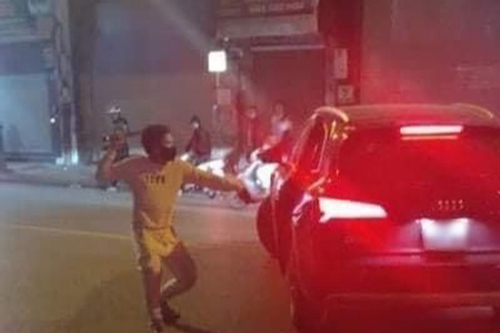 Chủ tịch Hà Nội yêu cầu làm rõ vụ hỗn chiến sau va chạm giao thông