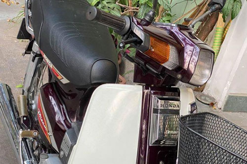 Honda Dream Thái 14 năm tuổi đời cuối giá 120 triệu