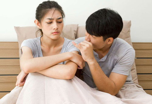 Giặt mớ đồ chồng đi công tác về thay, tôi đau đớn phát hiện vật lạ, đến khi nghe chồng giải thích liền 'hộc tốc' về ngoại để rồi phải hối hận