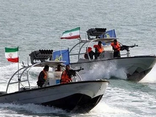 Súng máy hạng nặng trên xuồng cao tốc Iran vừa áp sát chiến hạm Mỹ