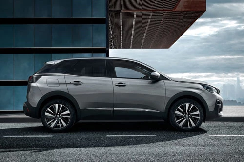 5. Peugeot 3008 (doanh số: 800 chiếc).