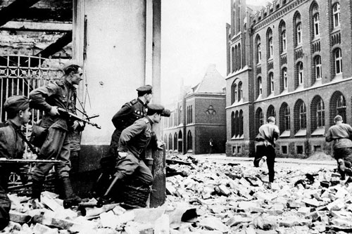 Vì sao Hồng quân Liên Xô đơn độc đánh chiếm Berlin của Đức Quốc xã?