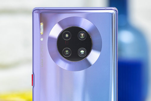 8. Huawei Mate 30 Pro (121 điểm).