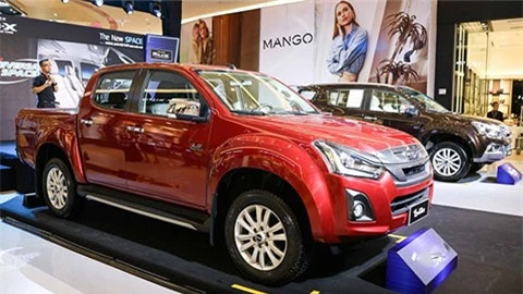 Đối thủ của Ford Ranger, Mitsubishi Triton bất ngờ giảm giá tới 130 triệu đồng