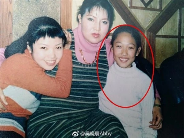 Ngắm nhan sắc hot girl Trung Quốc khi chi 12 tỷ đổi lấy 300 lần "dao kéo" - Ảnh 4. Ngắm nhan sắc hot girl Trung Quốc khi chi 12 tỷ đổi lấy 300 lần "dao kéo" - Ảnh 4.