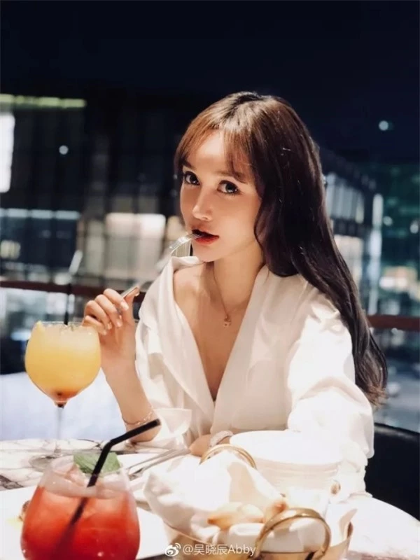 Ngắm nhan sắc hot girl Trung Quốc khi chi 12 tỷ đổi lấy 300 lần "dao kéo" - Ảnh 7. Ngắm nhan sắc hot girl Trung Quốc khi chi 12 tỷ đổi lấy 300 lần "dao kéo" - Ảnh 7.