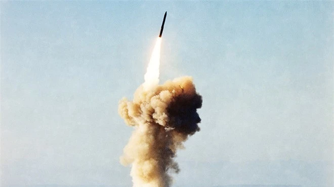 Mỹ đang chế tạo loại tên lửa gì mà Bộ trưởng QP Nga Shoigu phải biến sắc? - Ảnh 1.