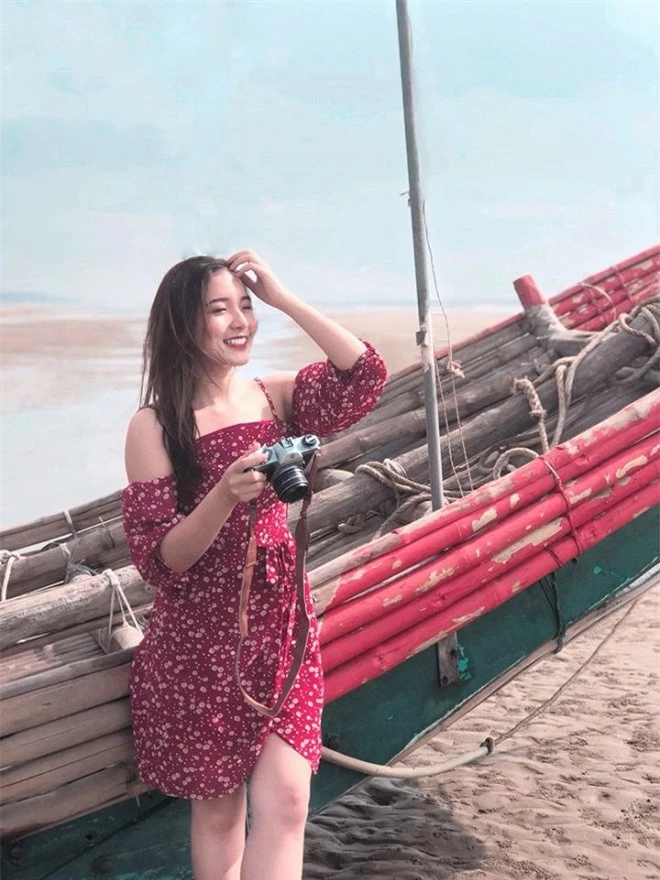 Nhan sắc đời thường xinh đẹp của nữ MC trẻ nhất VTV - Vũ Phương Thảo 11