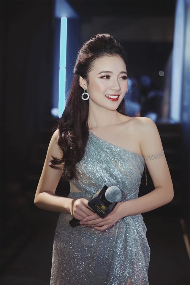 Nhan sắc đời thường xinh đẹp của nữ MC trẻ nhất VTV - Vũ Phương Thảo 10