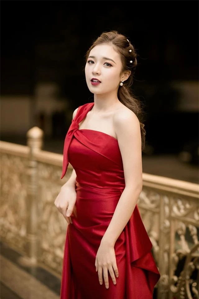 Nhan sắc đời thường xinh đẹp của nữ MC trẻ nhất VTV - Vũ Phương Thảo 4