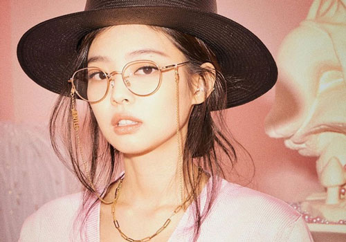 Momo và loạt sao diện kính 'hết trong một nốt nhạc' của Jennie