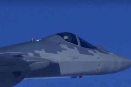 Su-57 Nga "tàng hình" bay qua 6 căn cứ quân sự Mỹ?
