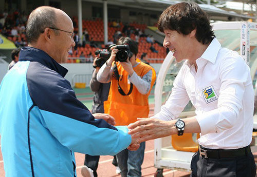 Báo Indonesia: “HLV Park Hang Seo đã đánh bại Shin Tae Yong”