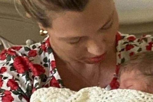 Thủ tướng Anh lấy tên bác sĩ chữa trị COVID-19 đặt cho con trai