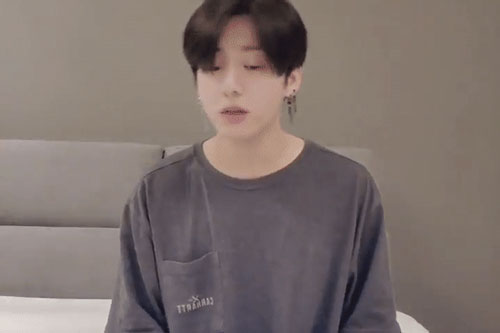 3 giờ sáng Jungkook (BTS) còn chưa ngủ: “lọ mọ” hát hò, thế mà phá luôn kỉ lục Twitter khi đạt triệu view trong… 12 phút!