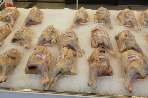 Thịt gà công nghiệp giá rẻ như rau